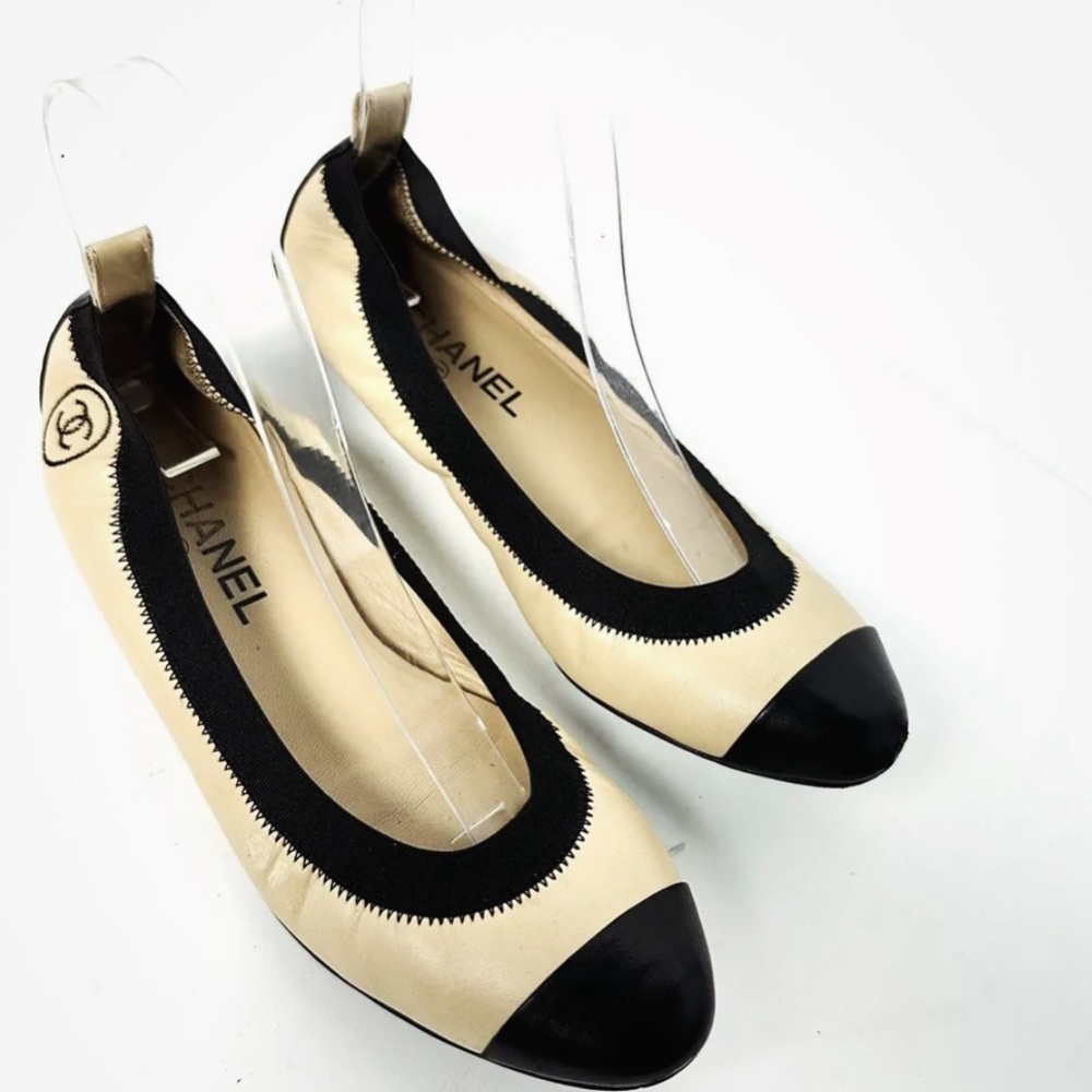 Chanel Leather CapToe Ballet Flats Size 38 sold🤑